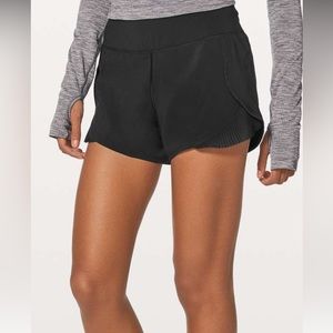 Lululemon 2in Pleat Shorts